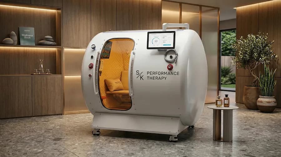 Modern hyperbaric oxygen chamber in a clean clinical recovery room